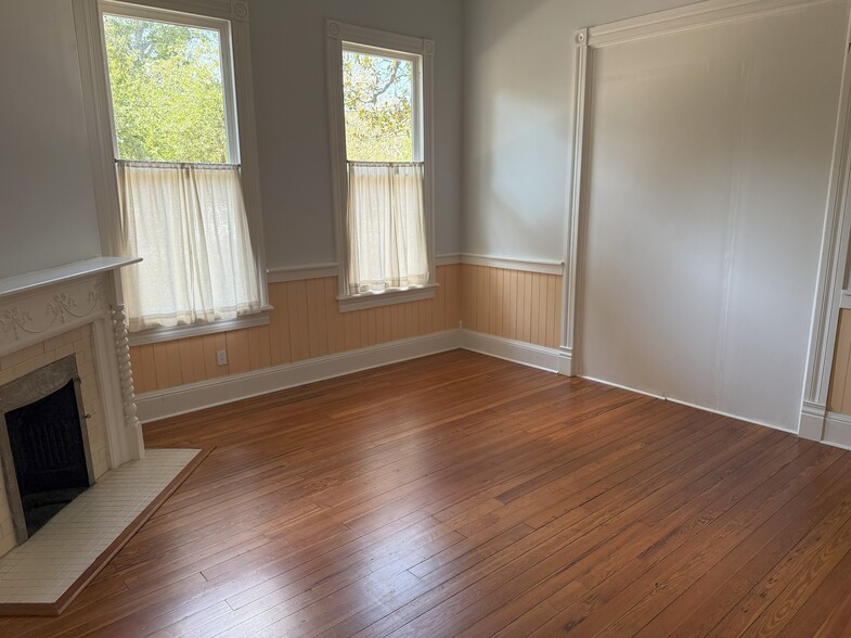 More Photos Of 1327 Spring Hill Ave, Mobile Office For Lease