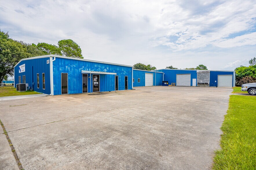 More Photos Of 601 S Meadow Ln, El Campo Warehouse For Lease