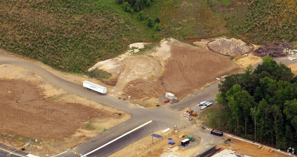 More Photos Of 0 Ladysmith Rd, Ladysmith Storefront For Lease