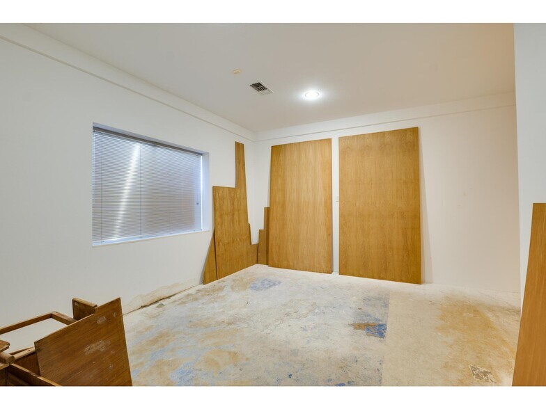 More Photos Of 16110 Lake Travis Dr, Austin Industrial For Lease
