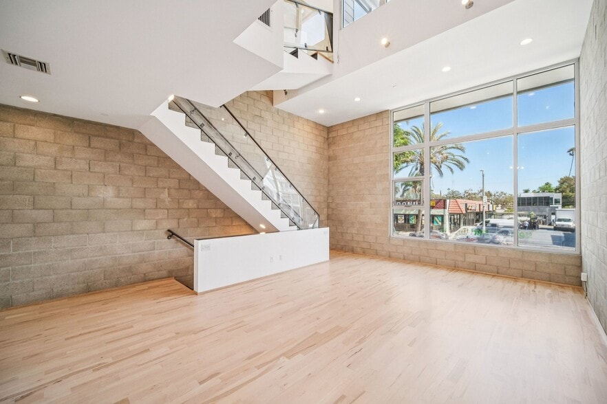 More Photos Of 717 N Highland Ave, Los Angeles Flex For Sale