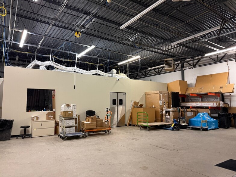 More Photos Of 5100 Old Pineville Rd, Charlotte Office For Lease