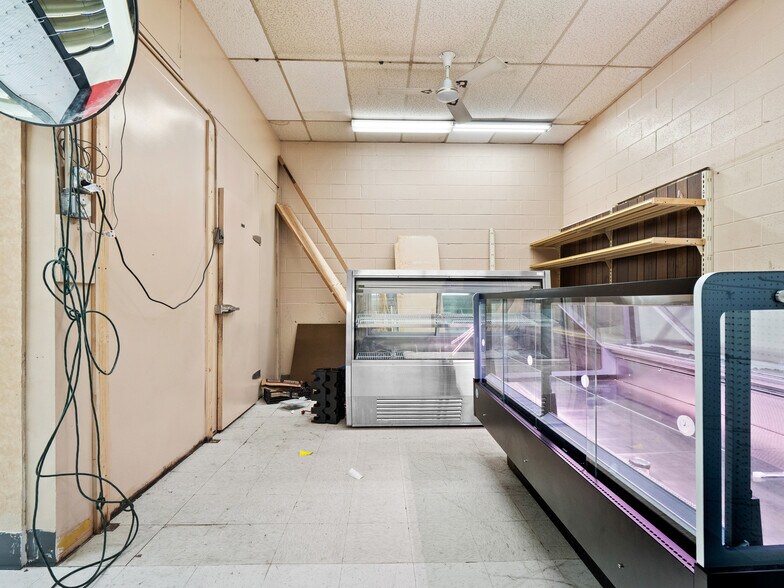 More Photos Of 2915 Calhoun, Fort Wayne Storefront For Sale