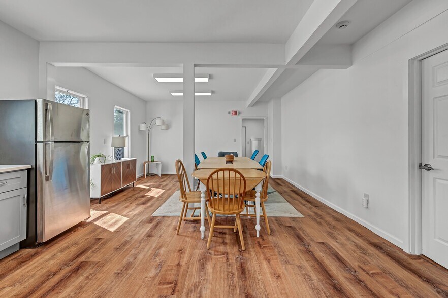 More Photos Of 14 Elm St, New Milford Office For Lease