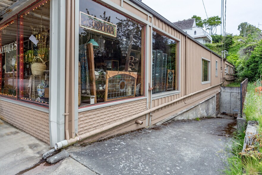 More Photos Of 802 Washington St, Port Townsend General Retail For Sale