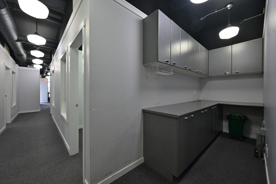 More Photos Of 15272 Croydon Dr, Surrey Light Distribution For Sale
