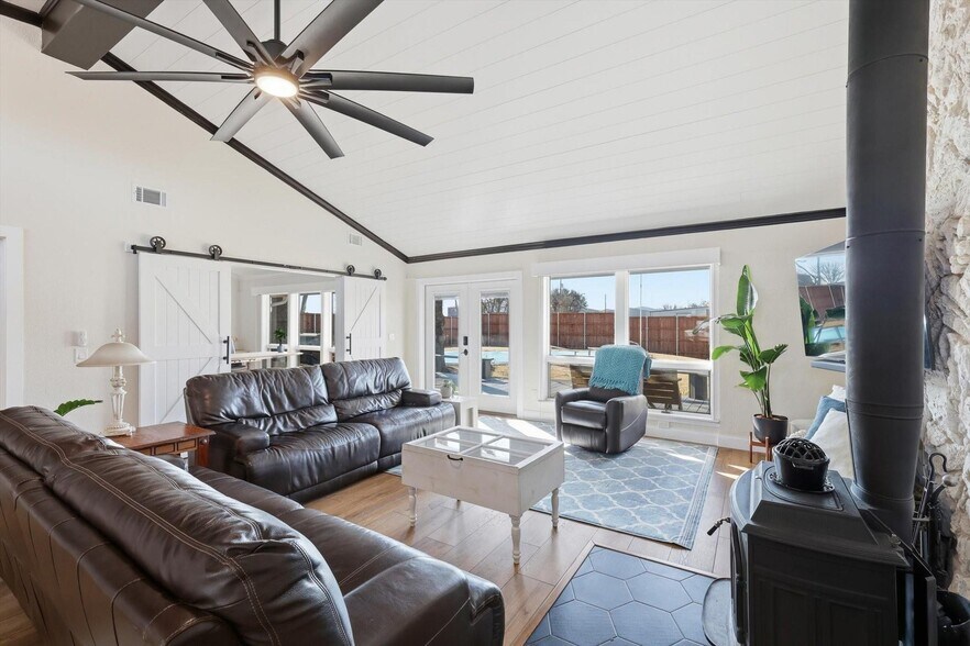 More Photos Of 10115 General Bond Ct, McKinney Airplane Hangar For Sale