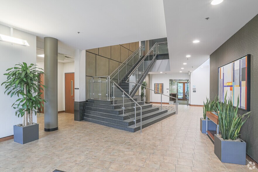 More Photos Of 975 Weiland Rd, Buffalo Grove Office For Lease