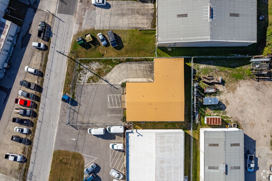 More Photos Of 7808 Depot Ln, Tampa Light Distribution For Lease