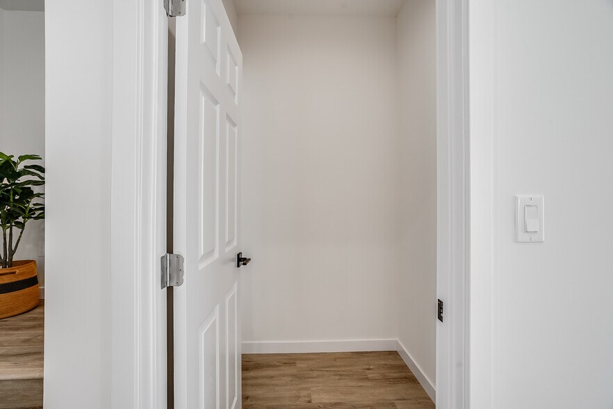 More Photos Of 7008 Encino Ave, Van Nuys Apartments For Sale