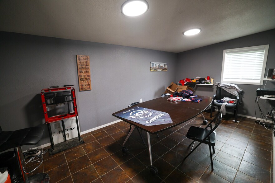 More Photos Of 415 Topeka Ave, Justin Industrial For Sale