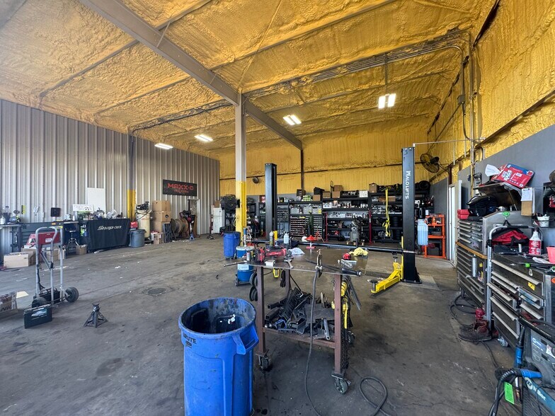 More Photos Of 8807 N Black Canyon Hwy, Phoenix Industrial For Sale