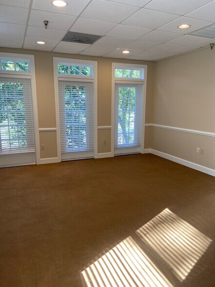 More Photos Of 1000 Main St, Hilton Head Office For Lease