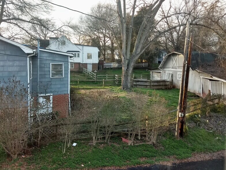 More Photos Of 204 E Trade St, Dallas Office Residential For Sale