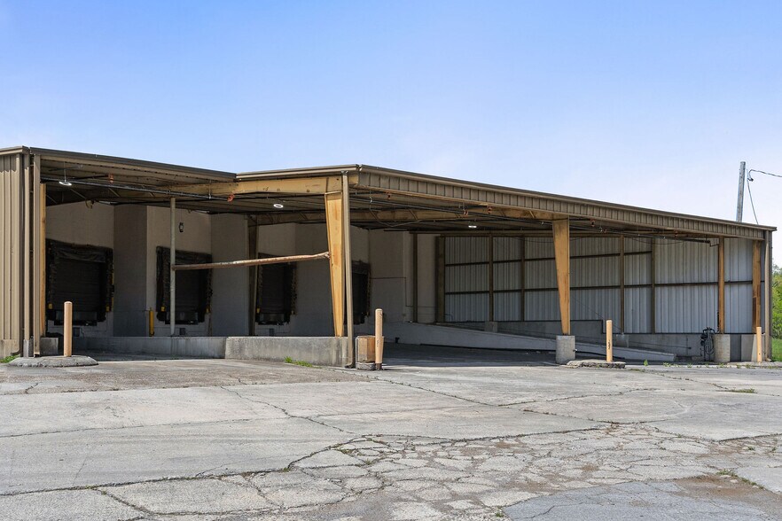 More Photos Of 204 Red Rd, McMinnville Warehouse For Sale