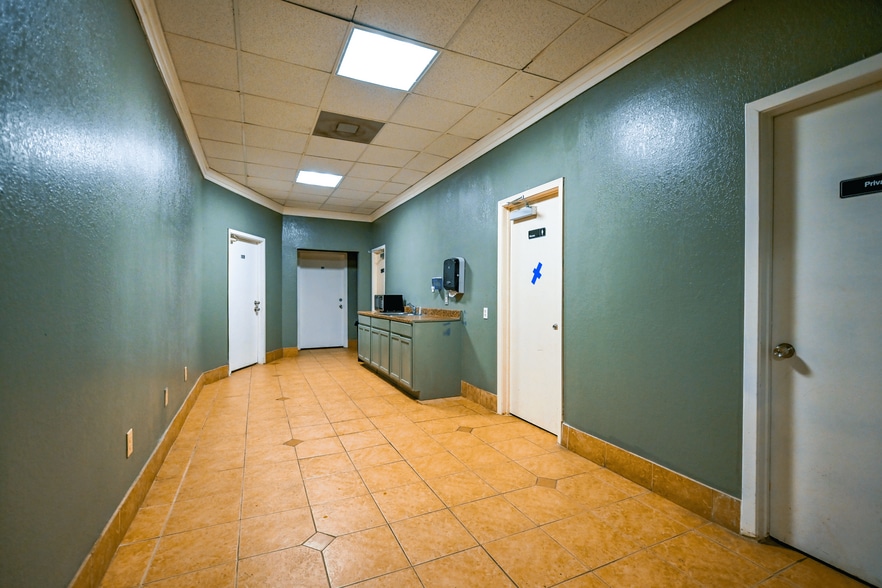 More Photos Of 3603 Fredericksburg Rd, San Antonio Storefront For Sale