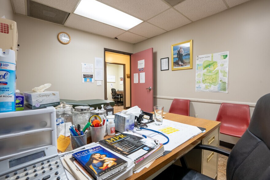 More Photos Of 4946 Florence Ave, Bell Medical For Lease