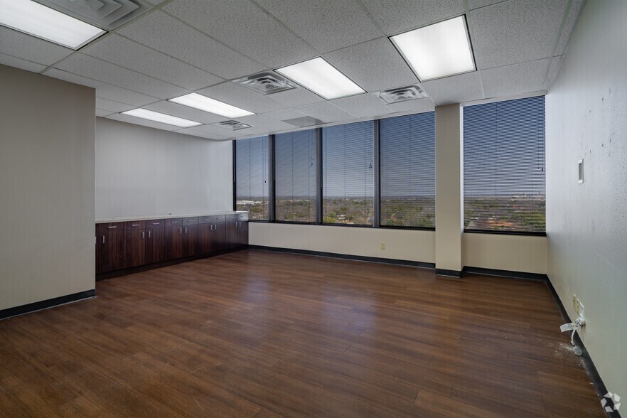 More Photos Of 8700 Tesoro Dr, San Antonio Unknown For Lease