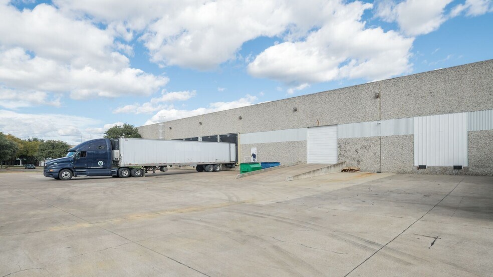 More Photos Of 1202 Avenue T, Grand Prairie Distribution For Lease