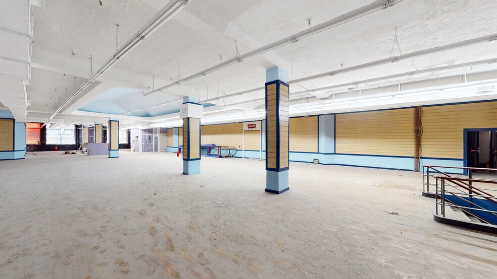 More Photos Of 16215 Jamaica Ave, Jamaica Storefront Retail Office For Lease