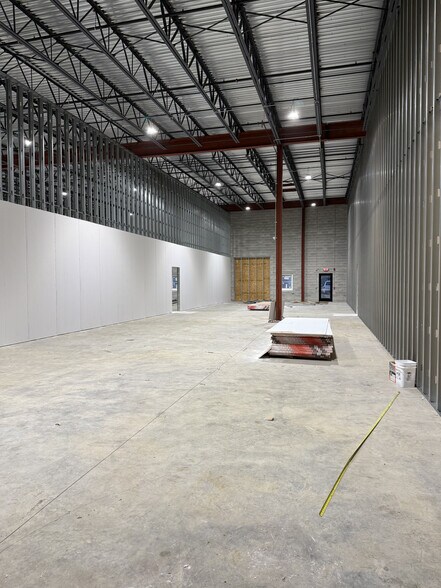 More Photos Of 100 Business Park Dr, Freehold Warehouse For Lease