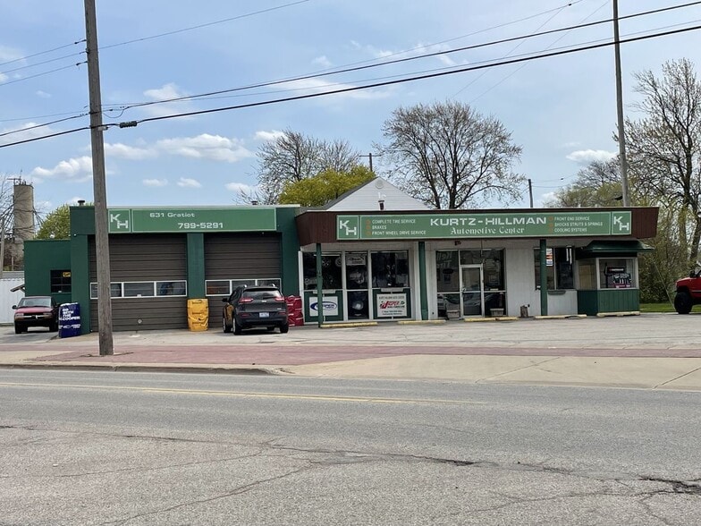 Primary Photo Of 631 Gratiot Ave, Saginaw Auto Repair For Sale