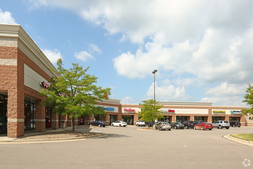 More Photos Of 501-647 N Marketplace Blvd, Lansing Freestanding For Lease