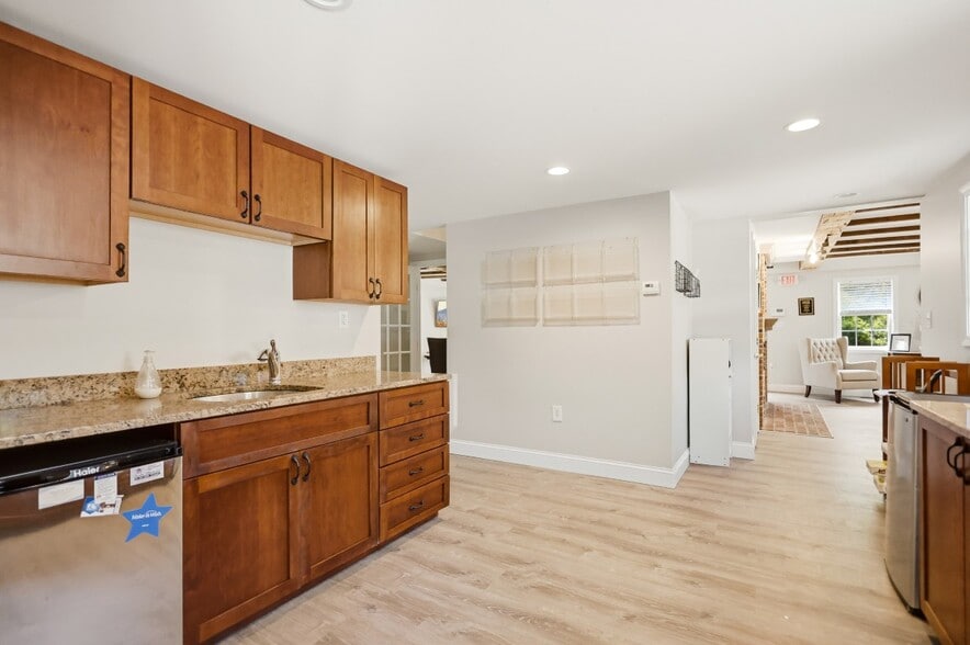 More Photos Of 75 Essex St, Andover Office For Sale