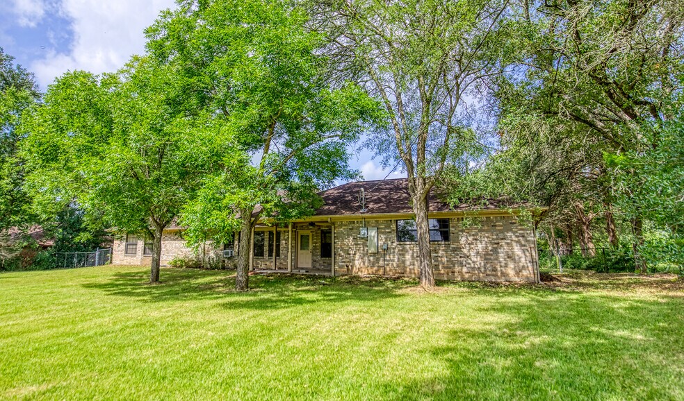 More Photos Of 655 Farmers Rd, Brenham Loft Creative Space For Sale