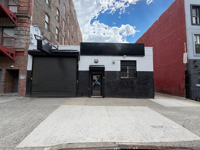 Primary Photo Of 984 Myrtle Ave, Brooklyn Auto Repair For Lease