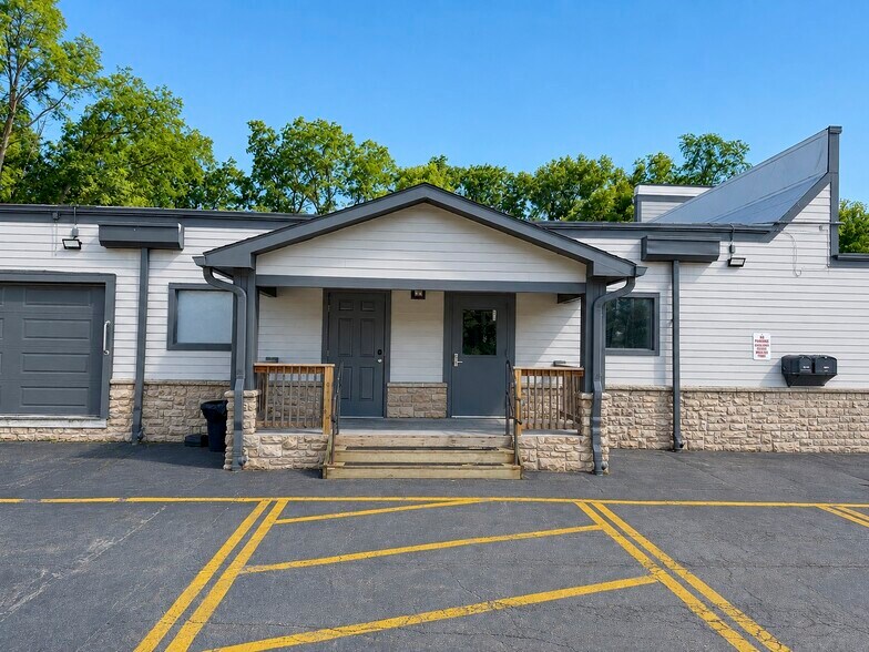 More Photos Of 1226 Fairport Rd, Fairport Freestanding For Lease