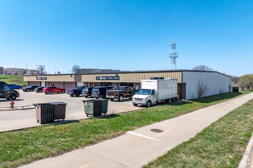More Photos Of 461 N 66th St, Lincoln Warehouse For Lease