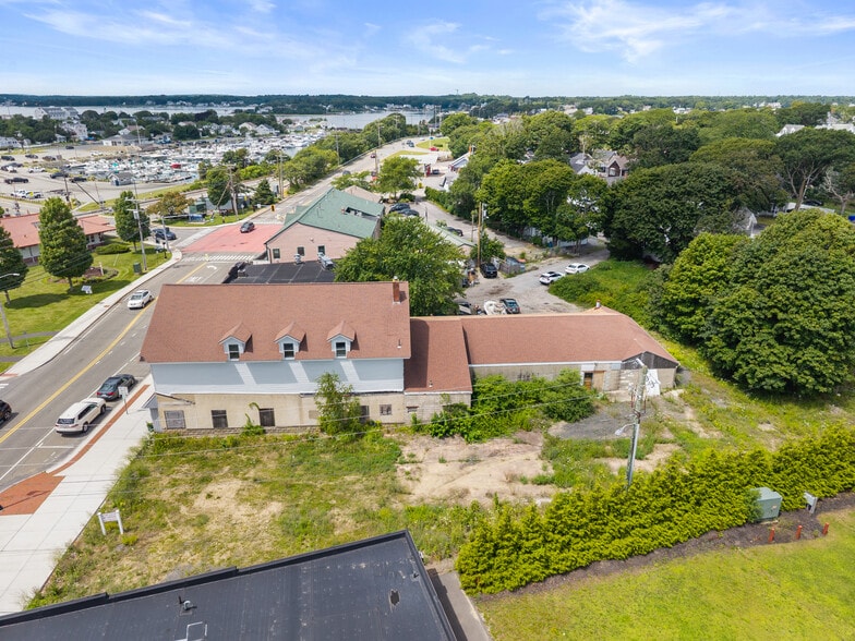 More Photos Of 61 Main St, Buzzards Bay Freestanding For Sale