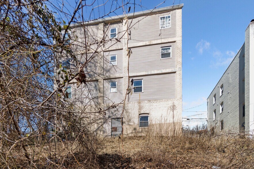 More Photos Of 3162 Buena Vista Ter SE, Washington Apartments For Sale