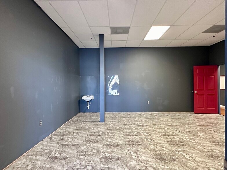 More Photos Of 8142 Shin Oak Dr, San Antonio Unknown For Lease