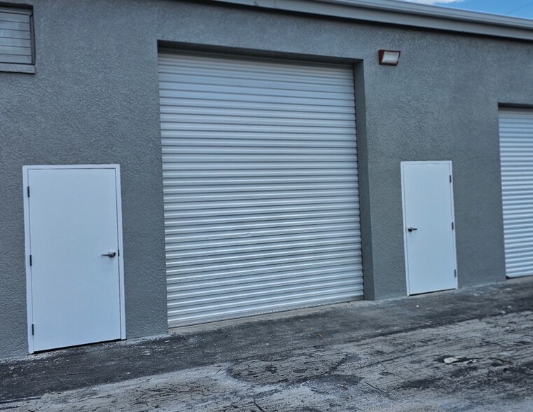 More Photos Of 5619 8th St W, Lehigh Acres Warehouse For Lease