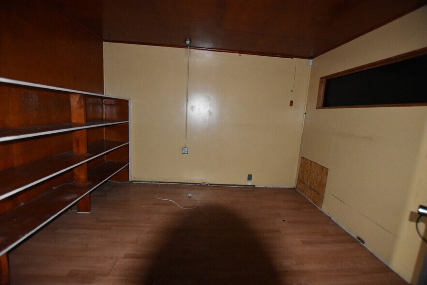 More Photos Of 921 Texas Ave, Texas City Service For Lease