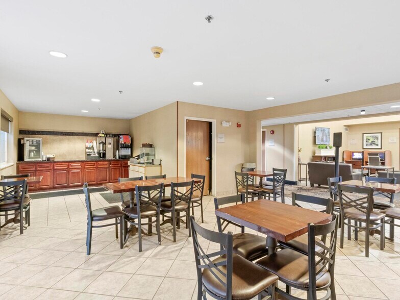 More Photos Of 1001 W College, Oak Creek Hotel For Sale