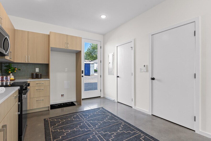 More Photos Of 1602 N Central St, Knoxville Apartments For Sale