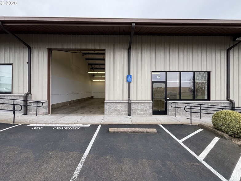 More Photos Of 2401 E Hancock St, Newberg Flex For Lease