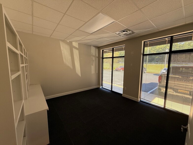 More Photos Of 1661 Shug Jordan Pky, Auburn Light Distribution For Lease