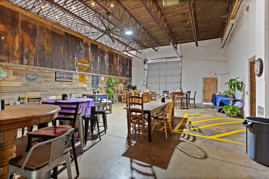 More Photos Of 400 W Main St, Walhalla General Retail For Sale