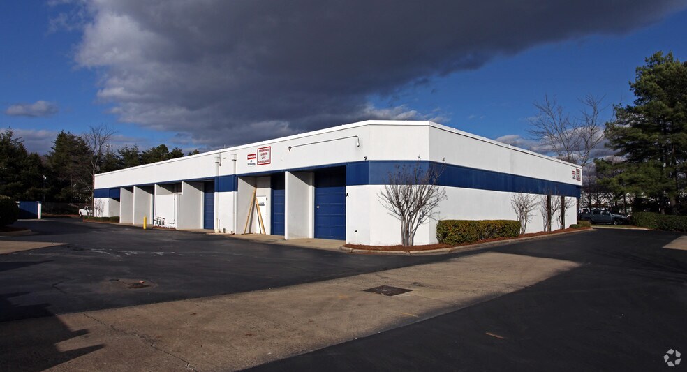 More Photos Of 2818 Queen City Dr, Charlotte Flex For Lease