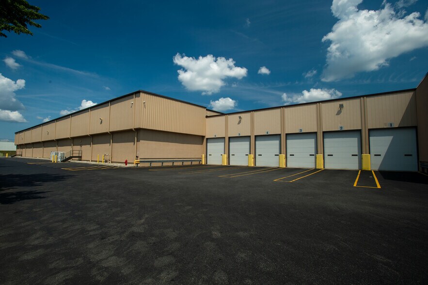 More Photos Of 195 Raritan Center Pky, Edison Warehouse For Lease