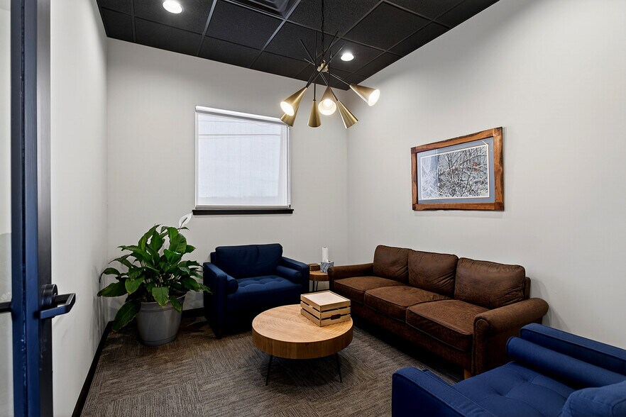 More Photos Of 1031 Parkway Dr, Spring Hill Office For Lease