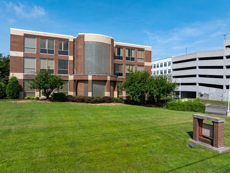 More Photos Of 801 2nd Ave N, Nashville Office For Sale