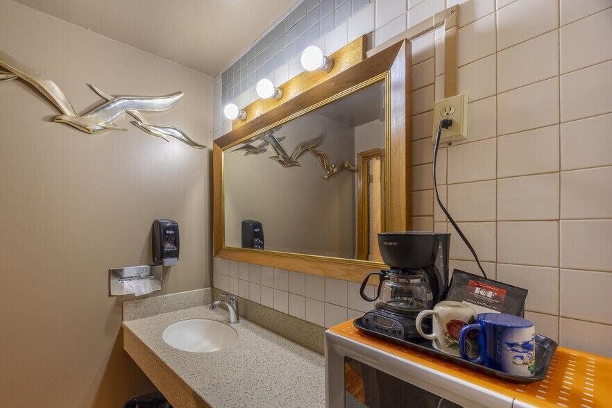More Photos Of 815 Main Ave, Tillamook Hotel For Sale
