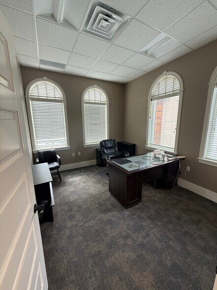 More Photos Of 20 W Main St, Alpine Unknown For Lease
