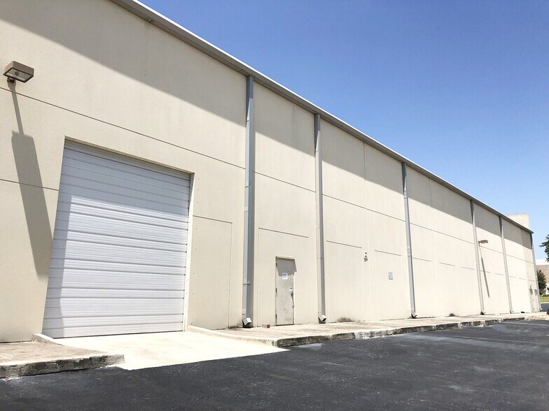 More Photos Of 5850 Corridor Pky, Schertz Warehouse For Lease