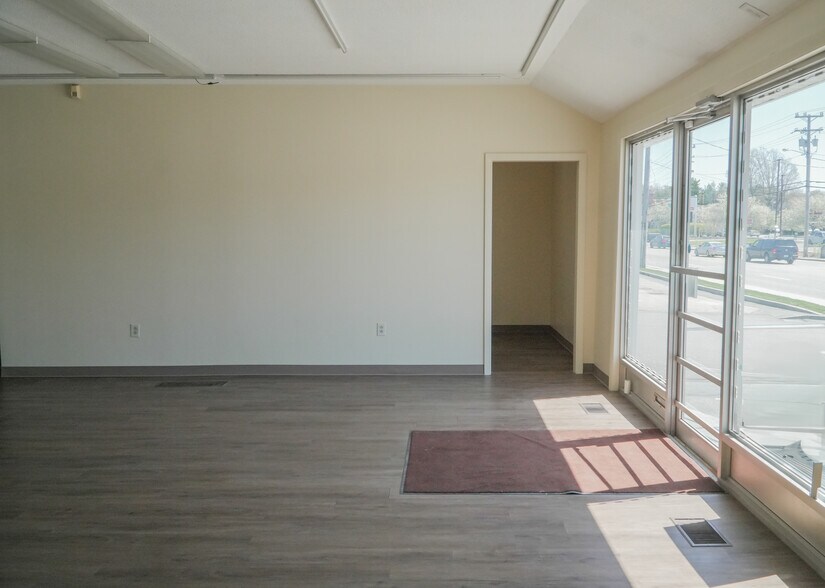 More Photos Of 124 E Main Rd, Middletown General Retail For Lease